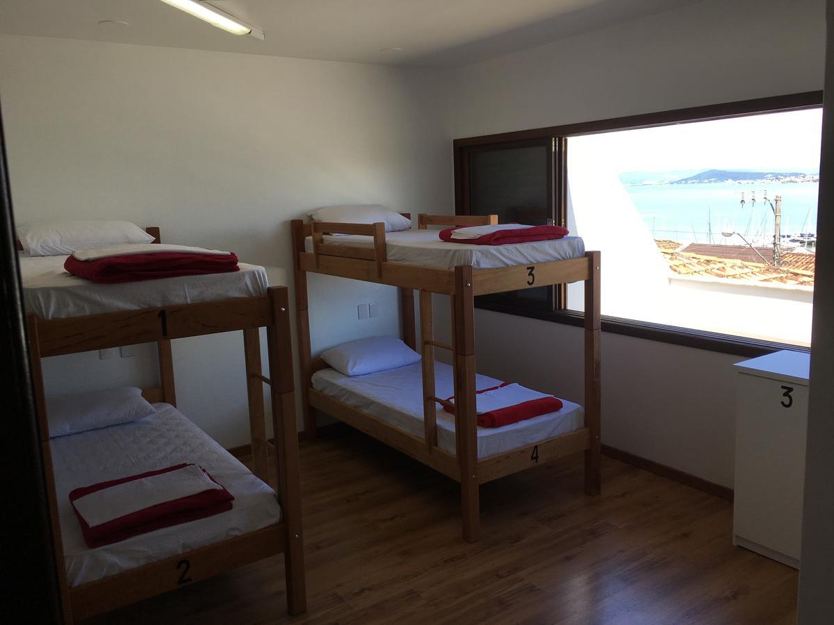 Cama em Dormitório Feminino com 6 Camas